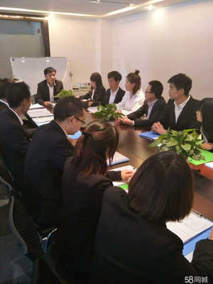 多成經濟信息商務咨詢 賦能企業(yè)決策，驅動商業(yè)增長